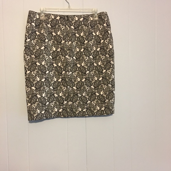 Doncaster Collection embroidered floral skirt - Picture 5 of 7